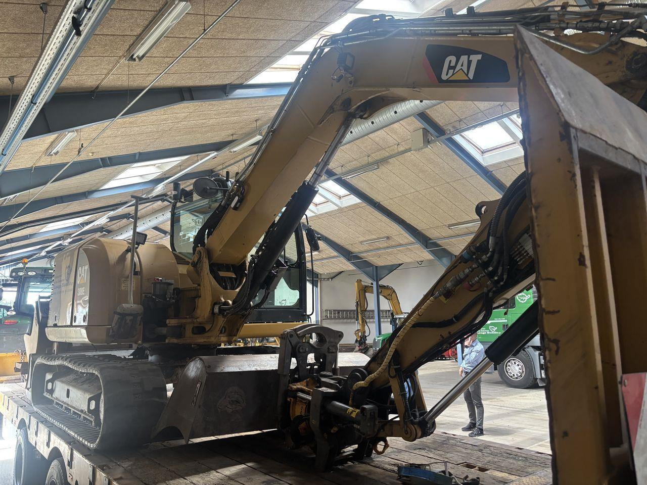 Caterpillar 308E2CR - Мини багер: слика 1 Caterpillar 308E2CR - Мини багер: слика 1