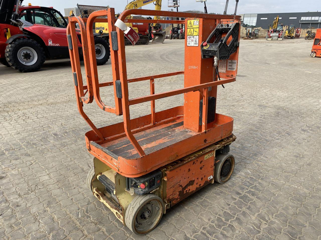 JLG 1230ES - Вертикален јарболски подигнувач: слика 4 JLG 1230ES - Вертикален јарболски подигнувач: слика 4
