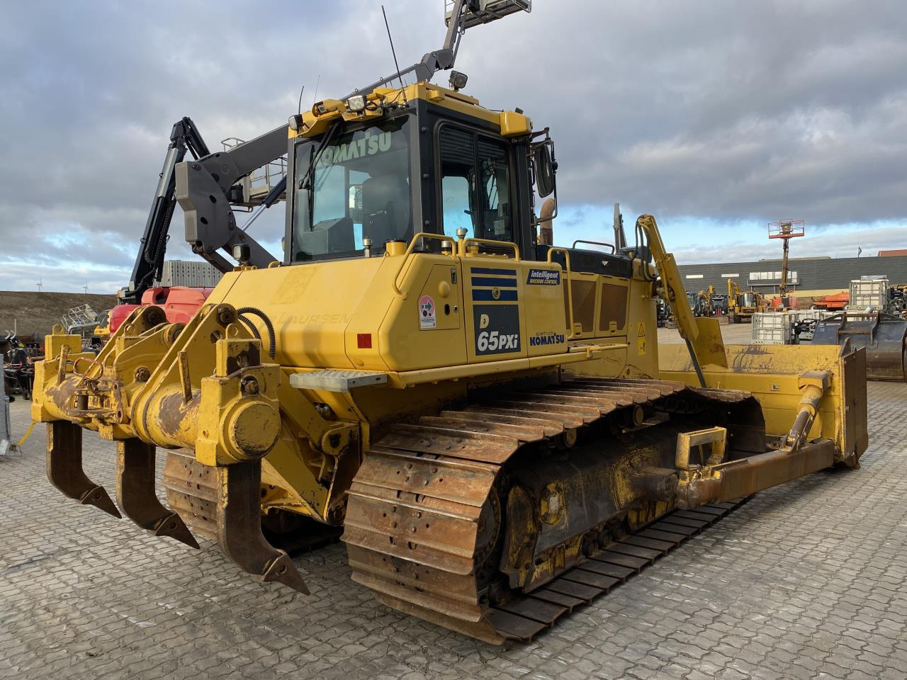 Komatsu D65PXI-18 - Булдожер: слика 4 Komatsu D65PXI-18 - Булдожер: слика 4