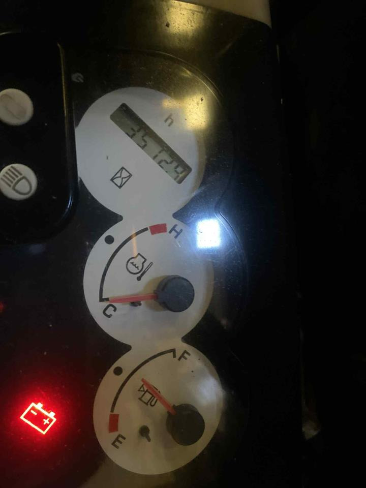 Komatsu PC50MR-2 - Мини багер: слика 4 Komatsu PC50MR-2 - Мини багер: слика 4