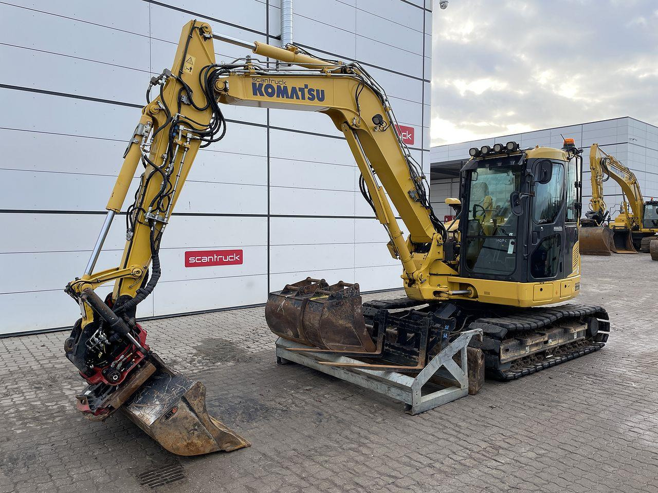 Komatsu PC88MR-10 - Мини багер: слика 1 Komatsu PC88MR-10 - Мини багер: слика 1