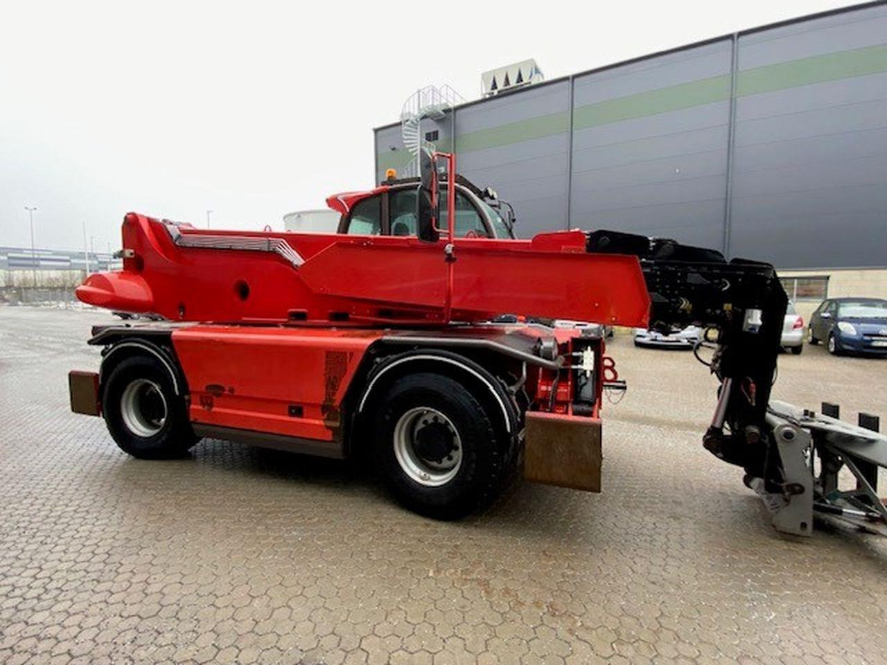 Manitou MRT2470P+ ST4 - Телескопски ракувач: слика 4 Manitou MRT2470P+ ST4 - Телескопски ракувач: слика 4
