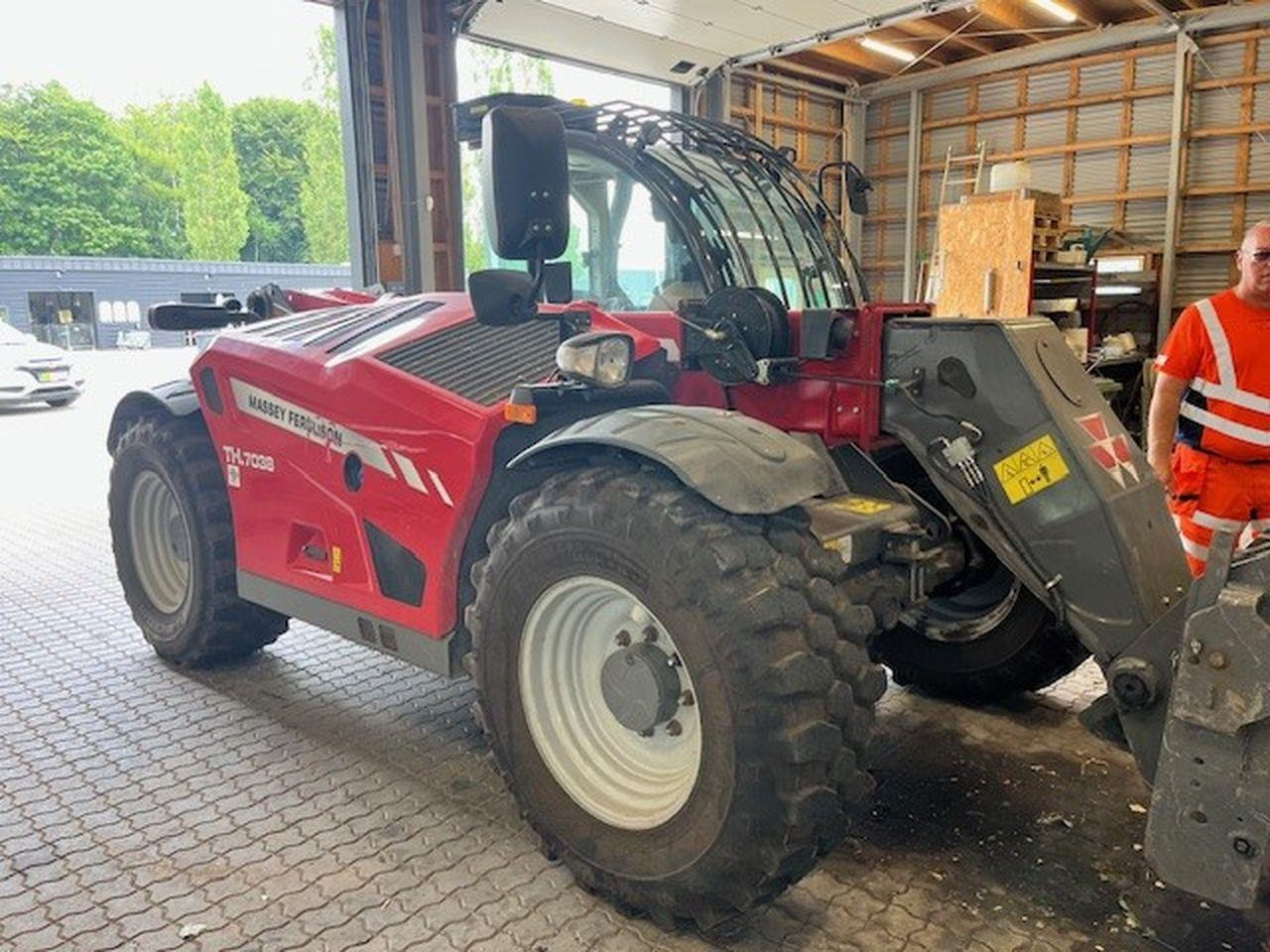 Massey Fergusson TH7038X - Телескопски ракувач: слика 1 Massey Fergusson TH7038X - Телескопски ракувач: слика 1