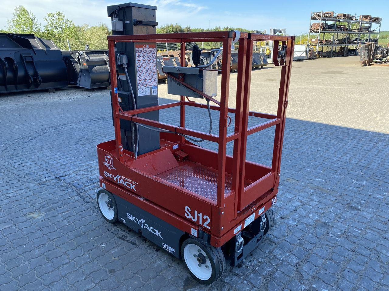 Skyjack SJ12 - Вертикален јарболски подигнувач: слика 5 Skyjack SJ12 - Вертикален јарболски подигнувач: слика 5