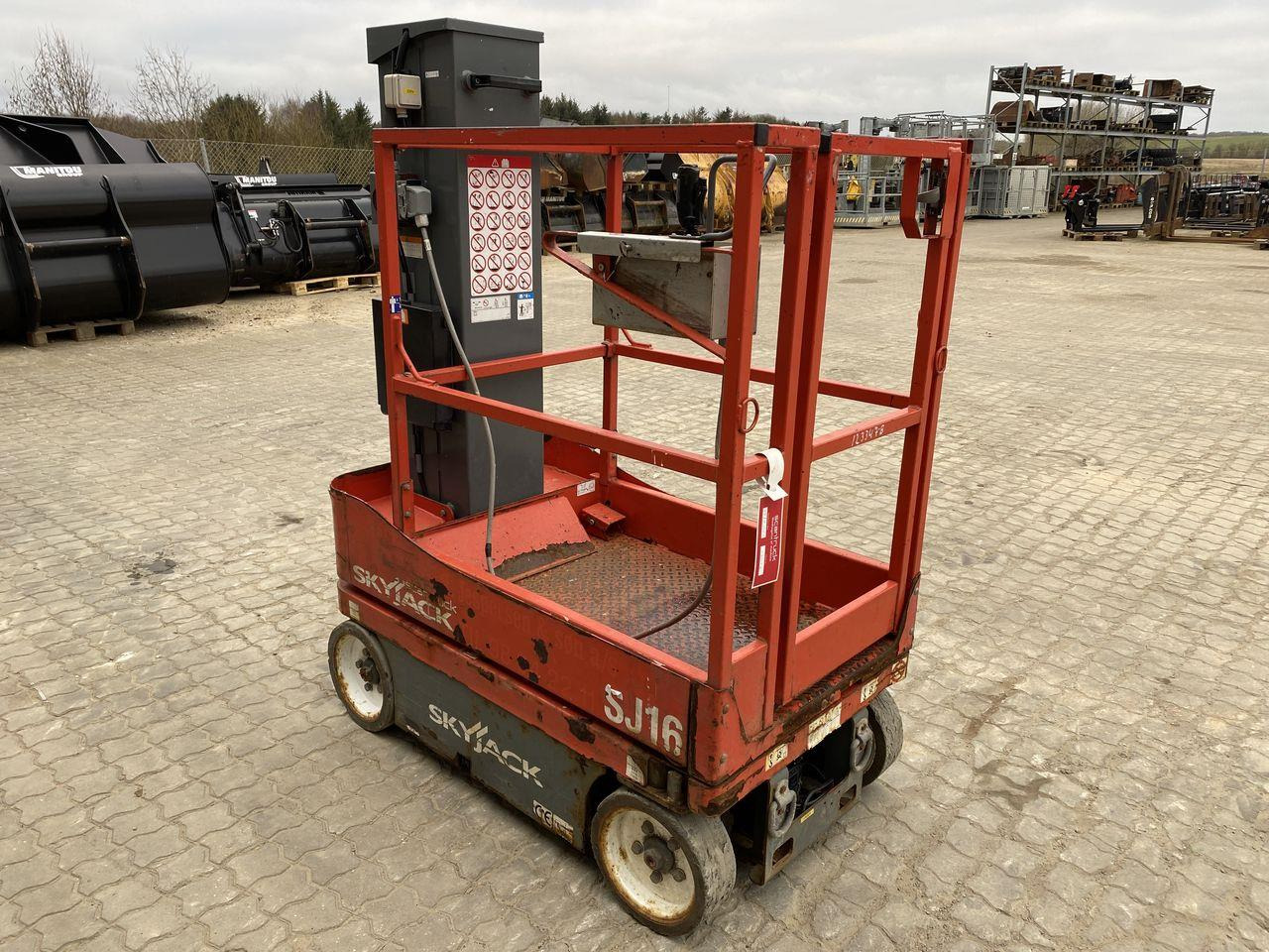 Skyjack SJ16 - Вертикален јарболски подигнувач: слика 5 Skyjack SJ16 - Вертикален јарболски подигнувач: слика 5