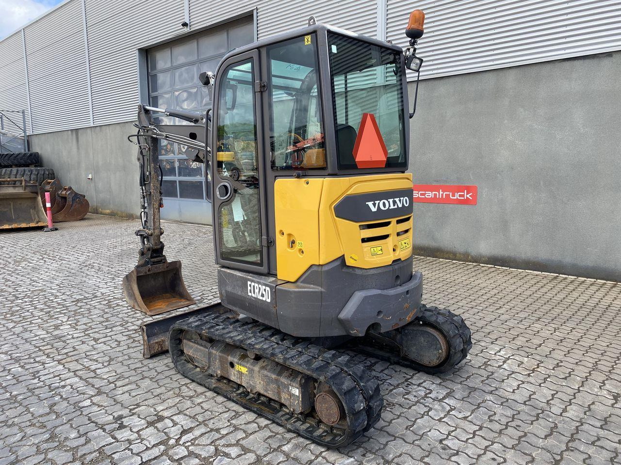 Volvo ECR25 - Мини багер: слика 2 Volvo ECR25 - Мини багер: слика 2