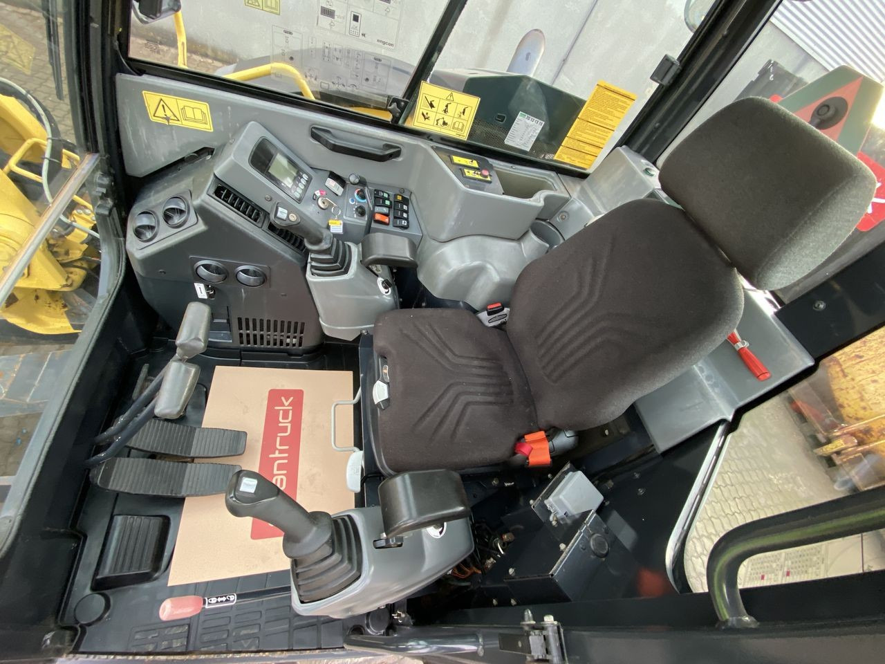 Yanmar VIO80-1A - Мини багер: слика 3 Yanmar VIO80-1A - Мини багер: слика 3