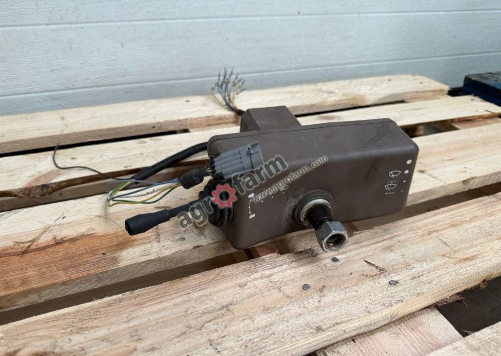 Moduł multifunkcyjny, John Deere 6155M - Електричен систем: слика 1 Moduł multifunkcyjny, John Deere 6155M - Електричен систем: слика 1