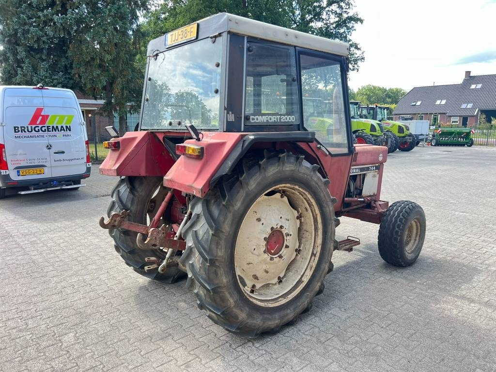 International 744 - Трактор: слика 5 International 744 - Трактор: слика 5