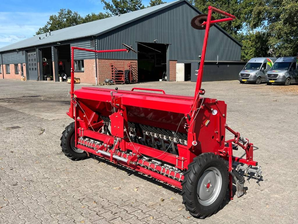 Kongskilde Demeter classic 3000 - Семенска дупчалка: слика 1 Kongskilde Demeter classic 3000 - Семенска дупчалка: слика 1