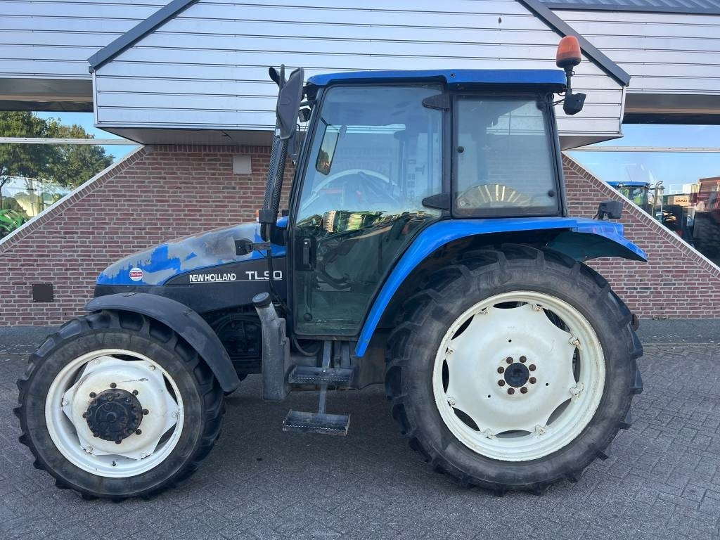 New Holland TL 90 - Трактор: слика 2 New Holland TL 90 - Трактор: слика 2