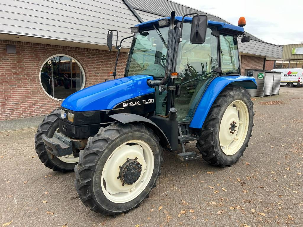 New Holland TL 90 trekker - Трактор: слика 1 New Holland TL 90 trekker - Трактор: слика 1