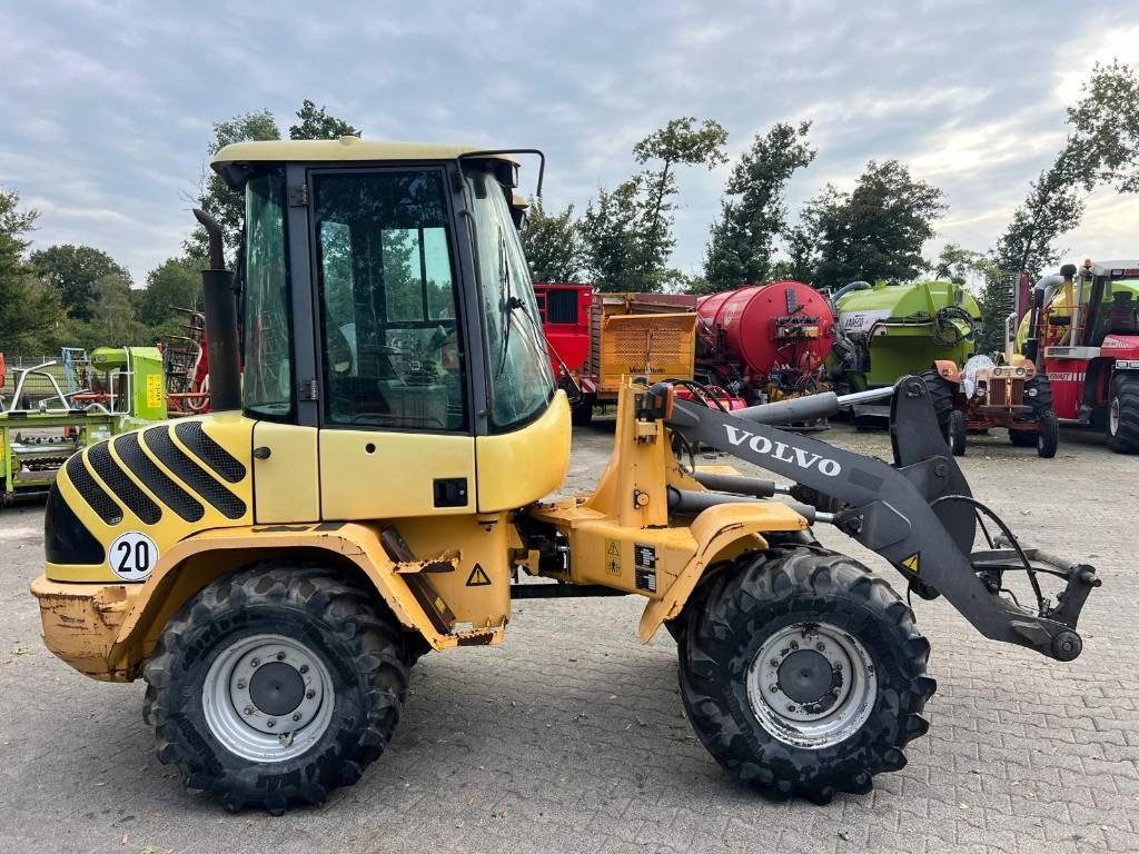 Volvo L 30 B  - Натоварувач на тркала: слика 1 Volvo L 30 B  - Натоварувач на тркала: слика 1