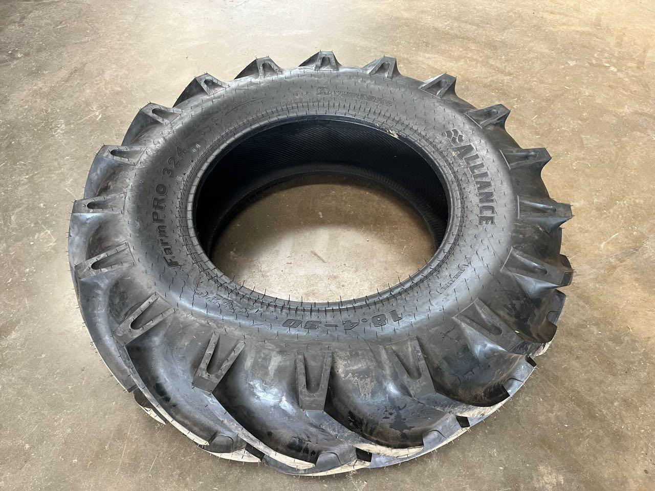 Alliance Farmpro 324, 18.4-30 8PR, 139 A8 - Гума: слика 1 Alliance Farmpro 324, 18.4-30 8PR, 139 A8 - Гума: слика 1
