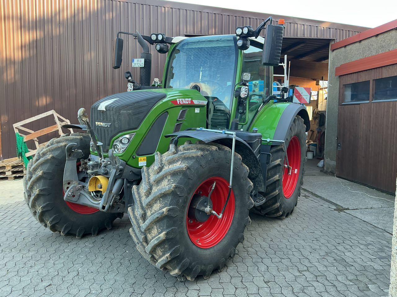 Fendt 724 Gen. 6 Profi Plus - Трактор: слика 1 Fendt 724 Gen. 6 Profi Plus - Трактор: слика 1