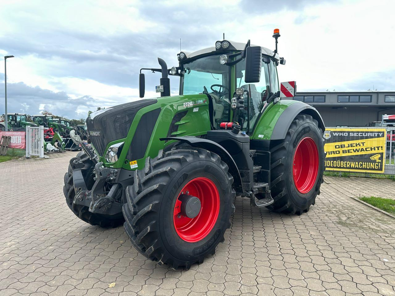 Fendt 828 S4 ProfiPlus - Трактор: слика 1 Fendt 828 S4 ProfiPlus - Трактор: слика 1