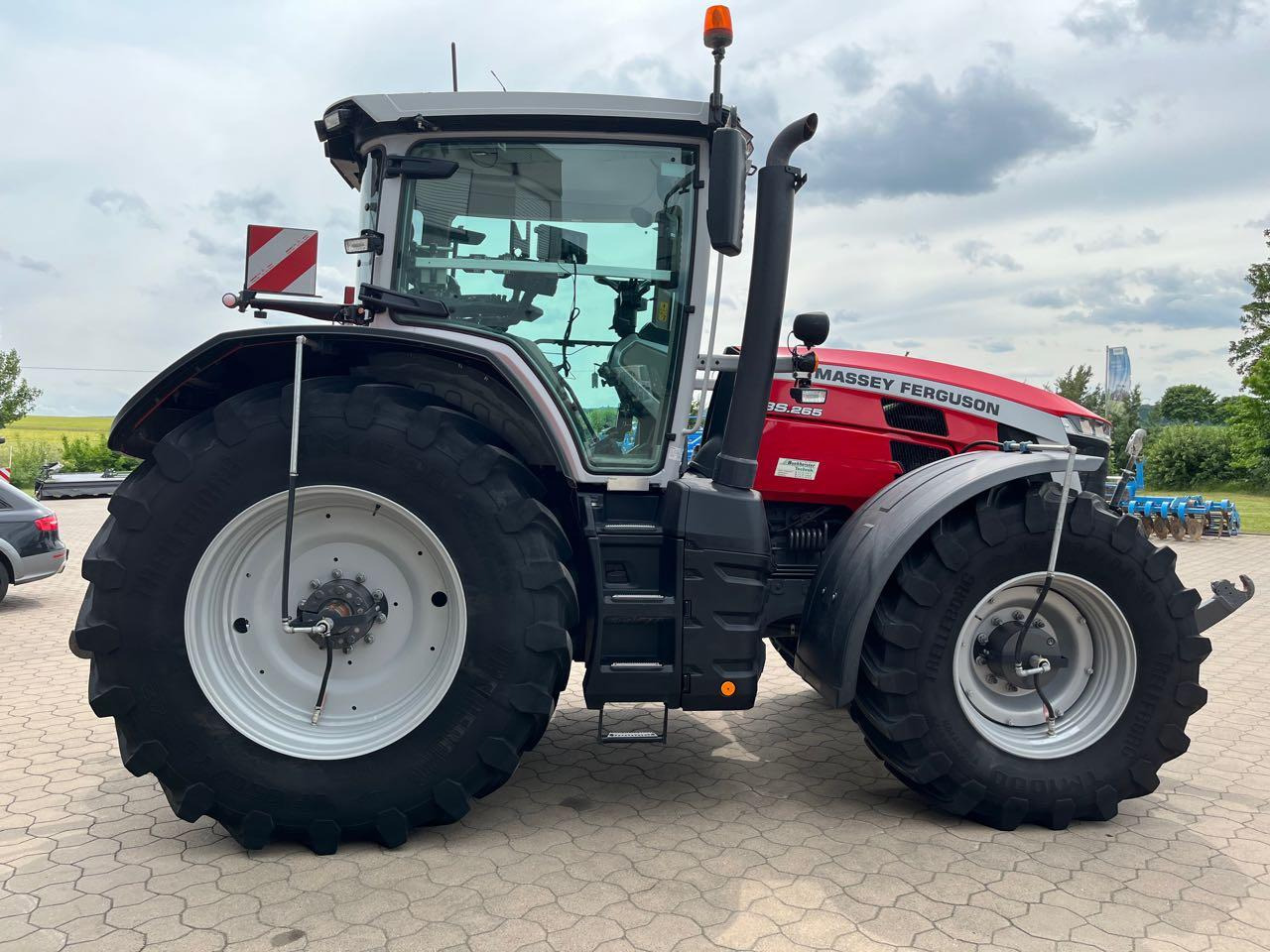 Massey Ferguson 8S.265 Dyna-VT Exclusive - Трактор: слика 1 Massey Ferguson 8S.265 Dyna-VT Exclusive - Трактор: слика 1