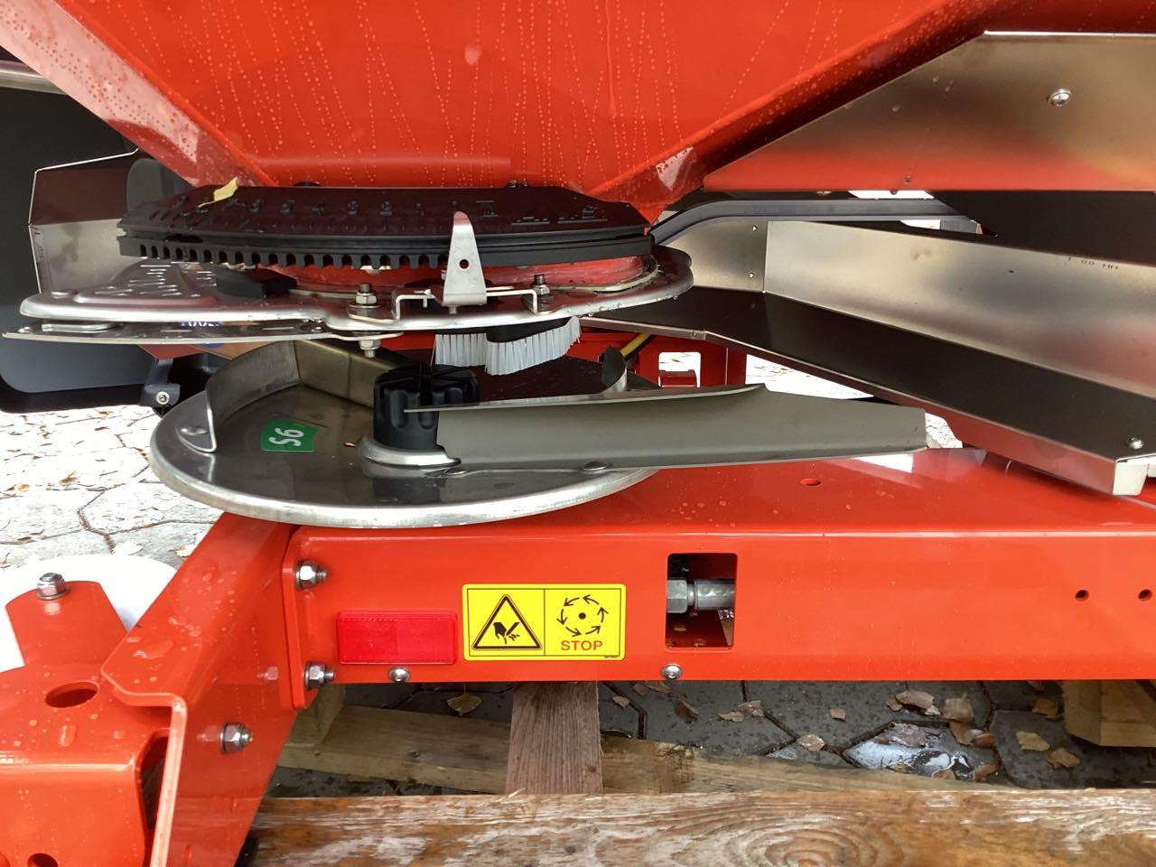 Rauch AXIS-H 50.2 EMC + W - Распрскувач на вештачко ѓубриво: слика 5 Rauch AXIS-H 50.2 EMC + W - Распрскувач на вештачко ѓубриво: слика 5