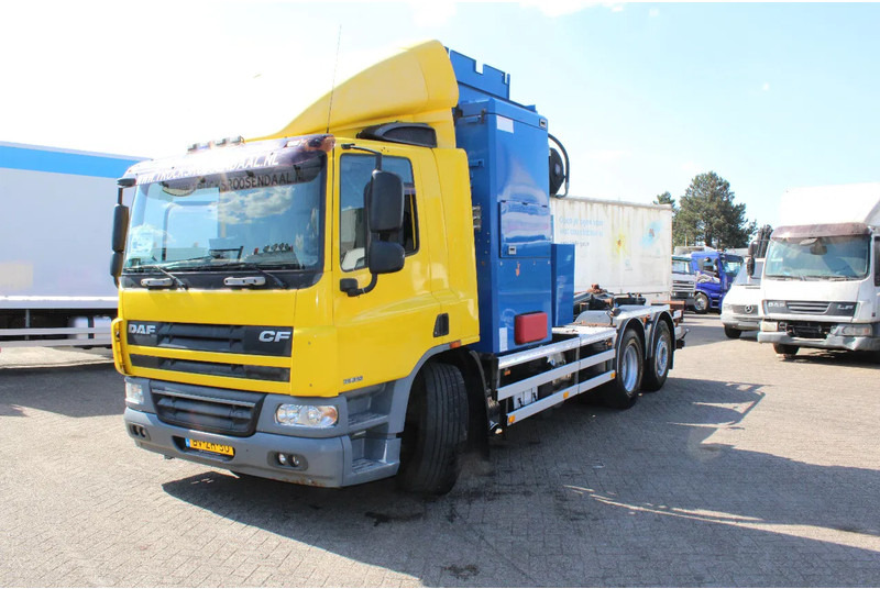 DAF CF 75 .310 + 6X2 STEERING - Камион за ѓубре: слика 4 DAF CF 75 .310 + 6X2 STEERING - Камион за ѓубре: слика 4