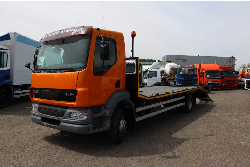 DAF LF 55.220 + HYDROLIC RAMPS + MANUAL - Автотранспортен камион: слика 2 DAF LF 55.220 + HYDROLIC RAMPS + MANUAL - Автотранспортен камион: слика 2