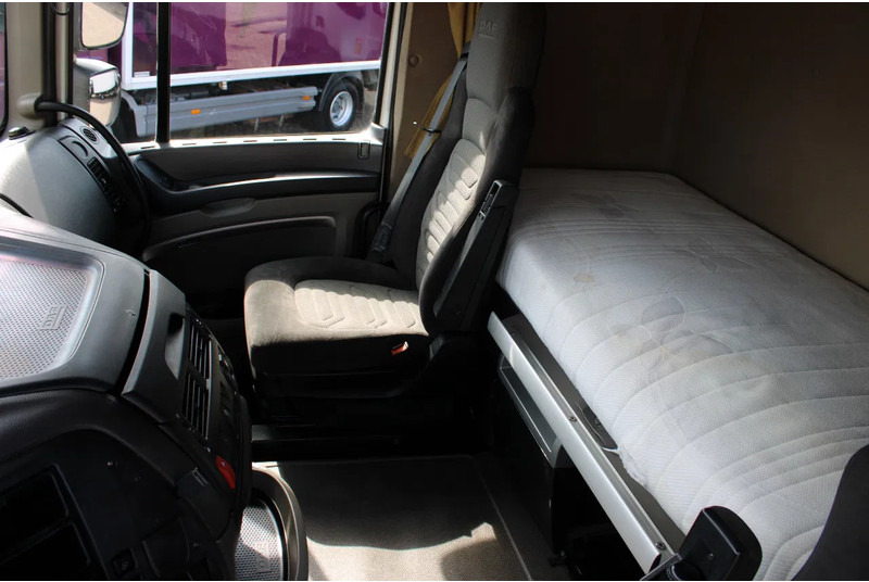 Камион влекач DAF XF 105.460 + EURO 5 +: слика 15