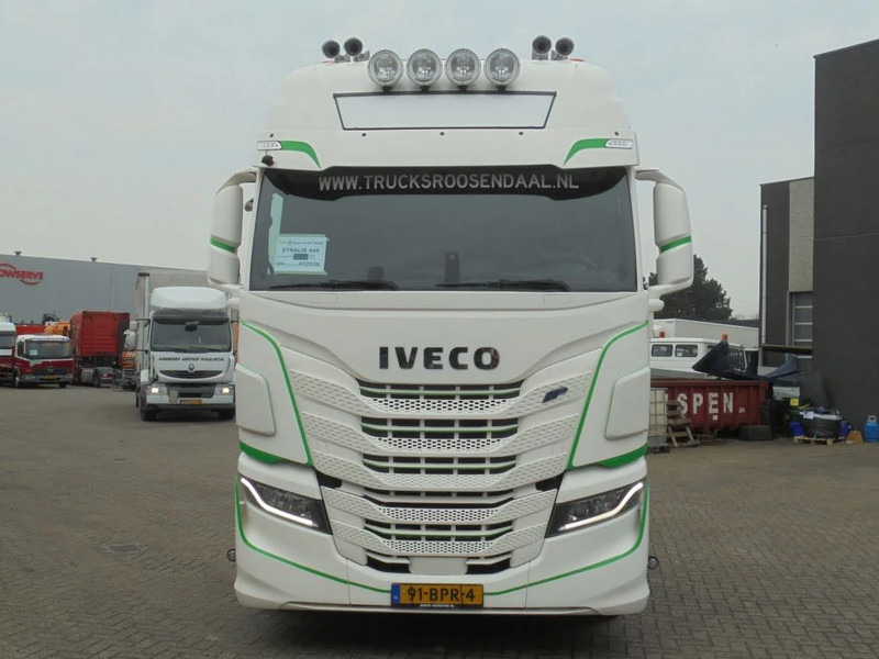 Iveco S-WAY 460+ Euro 6 + LNG + CNG + Retarder - Камион влекач: слика 2 Iveco S-WAY 460+ Euro 6 + LNG + CNG + Retarder - Камион влекач: слика 2