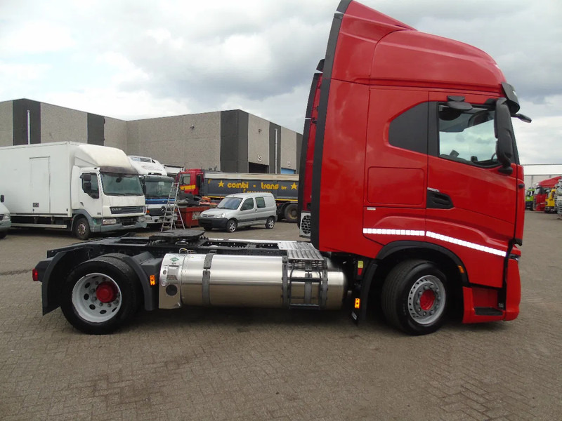 Iveco S-WAY 460 + LNG + 10 PIECES IN STOCK - Камион влекач: слика 3 Iveco S-WAY 460 + LNG + 10 PIECES IN STOCK - Камион влекач: слика 3