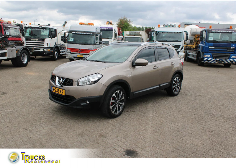 Nissan QASHQAI 2.0 AUTOMATIC / CAMERA - Автомобил: слика 1 Nissan QASHQAI 2.0 AUTOMATIC / CAMERA - Автомобил: слика 1