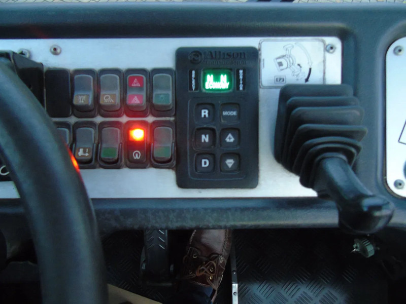 Terberg YT 182 fully funtion + perfect - Трактор на терминалот: слика 5 Terberg YT 182 fully funtion + perfect - Трактор на терминалот: слика 5