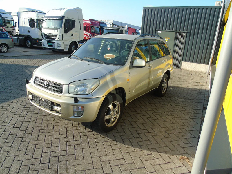 Toyota RAV4 + 4X4 + AUTOMAT + PETROL - SUV: слика 2 Toyota RAV4 + 4X4 + AUTOMAT + PETROL - SUV: слика 2