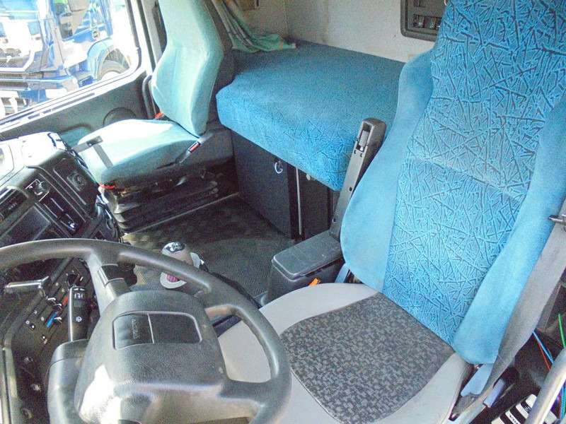 Volvo FH 12.420 + Euro 2 + 6x2 + Manual - Камион со кабинска шасија: слика 4 Volvo FH 12.420 + Euro 2 + 6x2 + Manual - Камион со кабинска шасија: слика 4