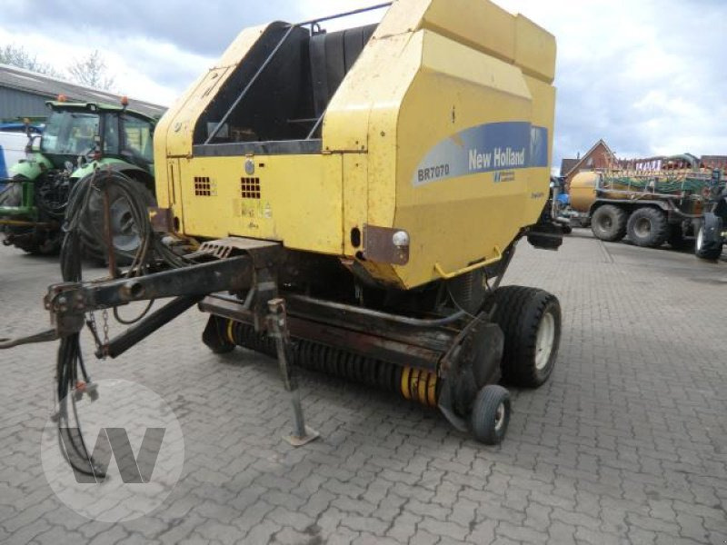 New Holland BR 7070 CC - Балирка за тркалезни бали: слика 1 New Holland BR 7070 CC - Балирка за тркалезни бали: слика 1