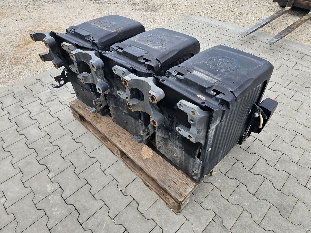DAF XF106 EURO 6 / VERTICAL BATTERY BOX - Батерија: слика 3 DAF XF106 EURO 6 / VERTICAL BATTERY BOX - Батерија: слика 3