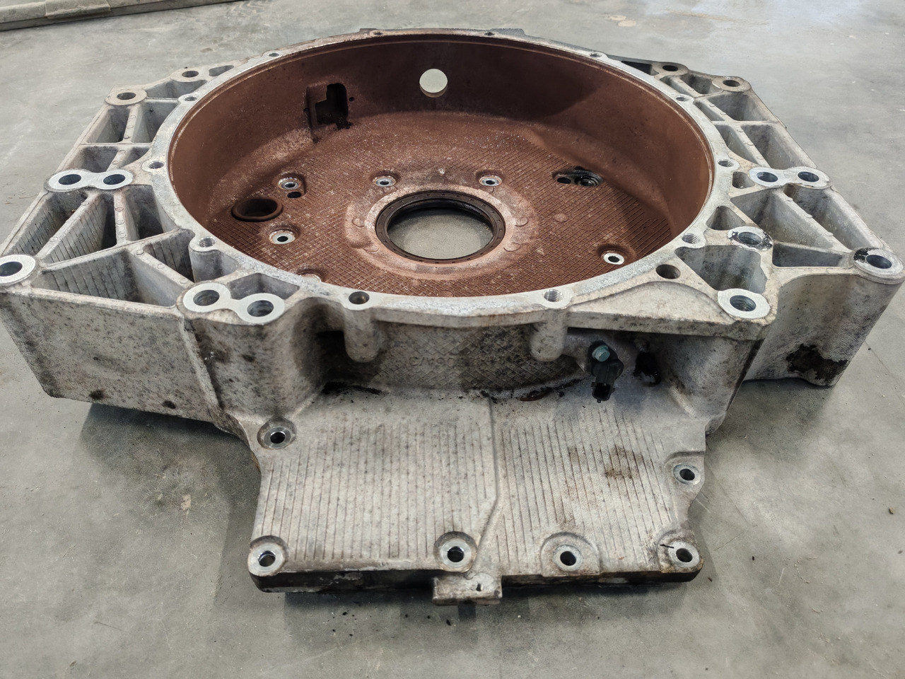 MAN TGS TGX EURO6 / D2676LF / FLYWHEEL HOUSING / 51014013297 - Замаец: слика 3 MAN TGS TGX EURO6 / D2676LF / FLYWHEEL HOUSING / 51014013297 - Замаец: слика 3