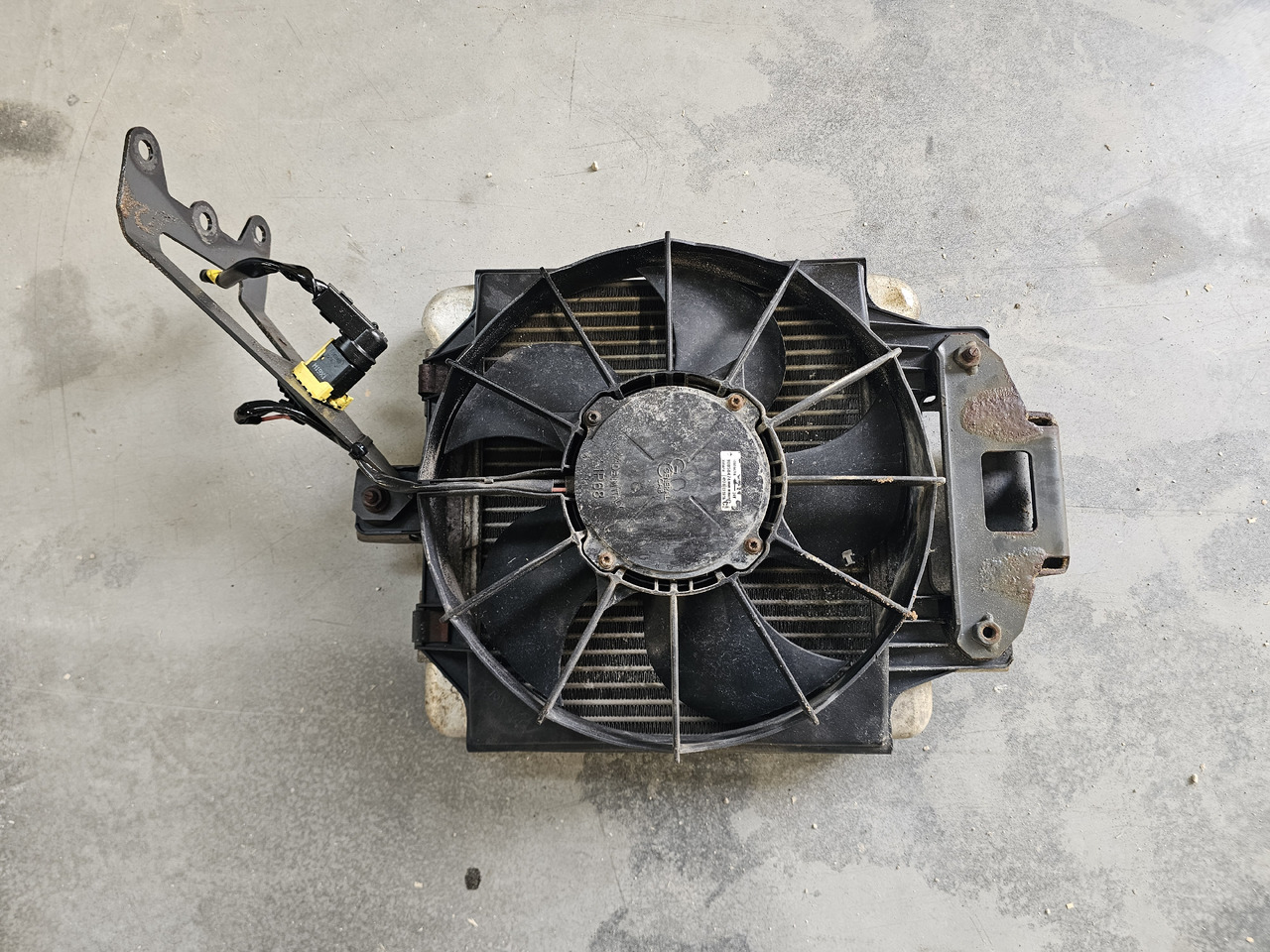 MERCEDES-BENZ ACTROS MP4 / OIL RADIATOR / A9605001601 - Ладилник за масло: слика 3 MERCEDES-BENZ ACTROS MP4 / OIL RADIATOR / A9605001601 - Ладилник за масло: слика 3