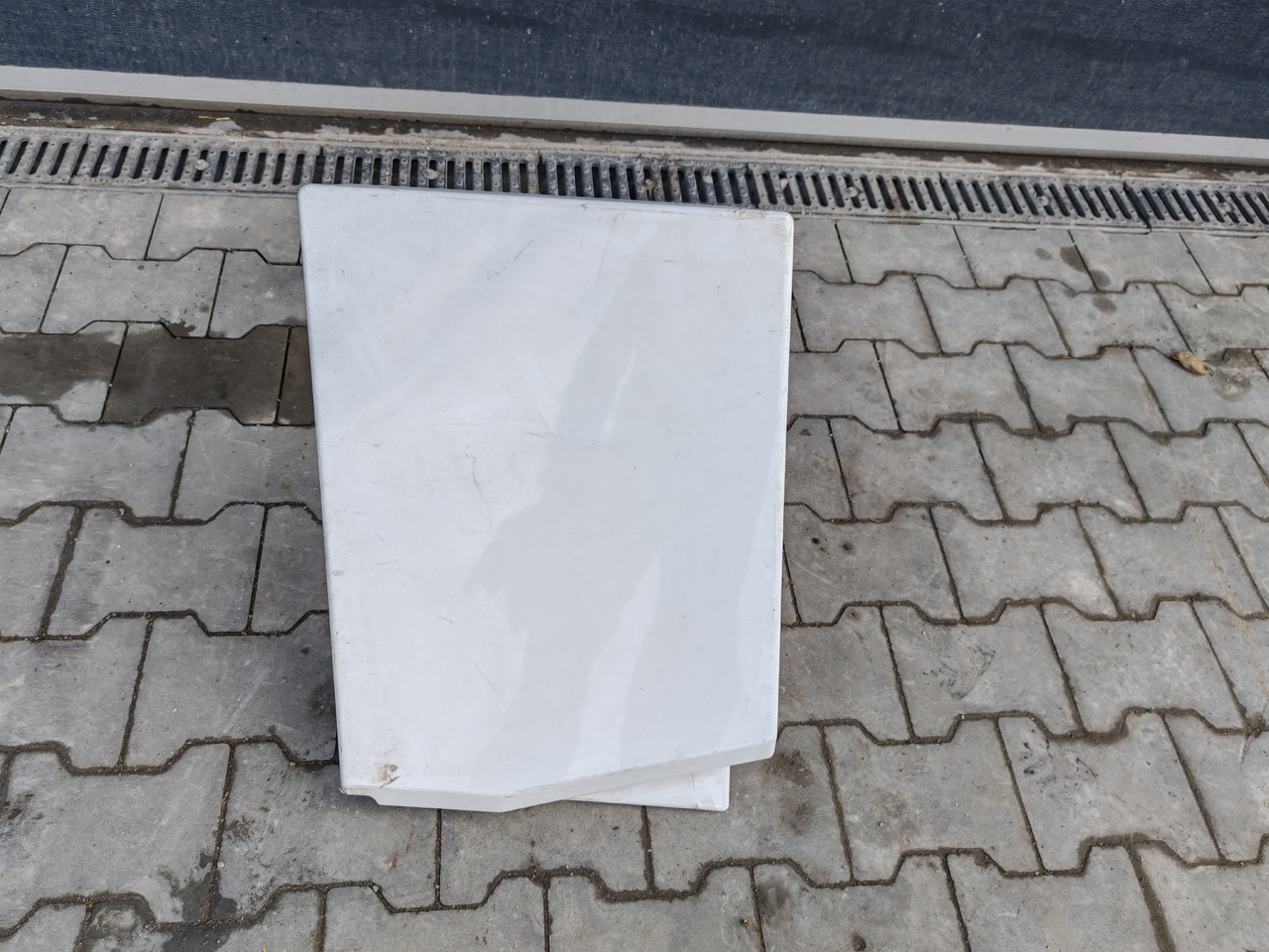 RENAULT RANGE T EURO 6 / HIGH CAB / LEFT SPOILER EXTENDER - Аеродинамика/ Спојлер: слика 2 RENAULT RANGE T EURO 6 / HIGH CAB / LEFT SPOILER EXTENDER - Аеродинамика/ Спојлер: слика 2