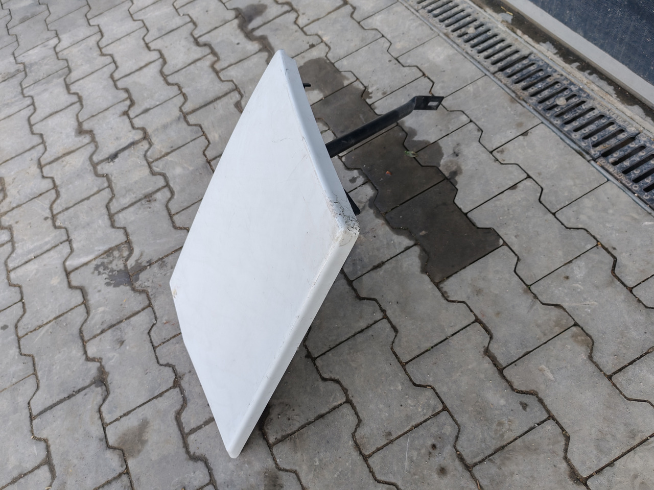 RENAULT RANGE T EURO 6 / HIGH CAB / LEFT SPOILER EXTENDER - Аеродинамика/ Спојлер: слика 3 RENAULT RANGE T EURO 6 / HIGH CAB / LEFT SPOILER EXTENDER - Аеродинамика/ Спојлер: слика 3