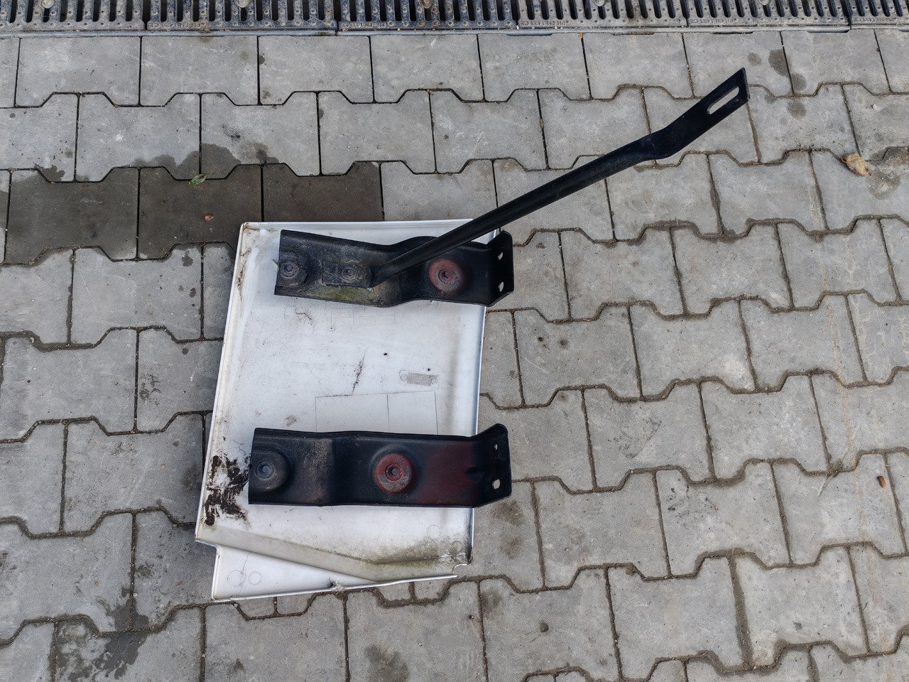 RENAULT RANGE T EURO 6 / HIGH CAB / LEFT SPOILER EXTENDER - Аеродинамика/ Спојлер: слика 5 RENAULT RANGE T EURO 6 / HIGH CAB / LEFT SPOILER EXTENDER - Аеродинамика/ Спојлер: слика 5