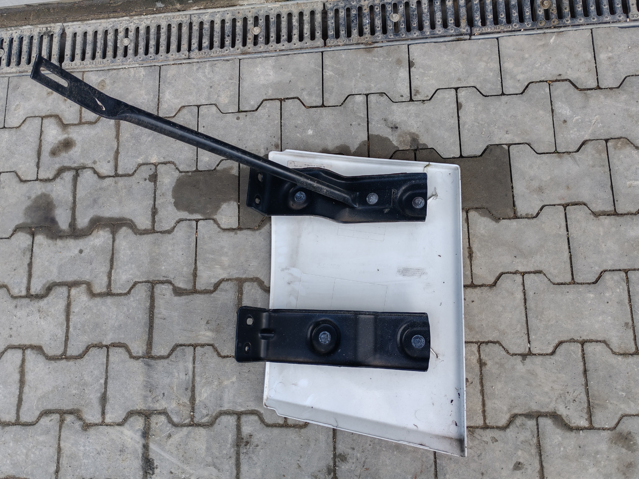 RENAULT RANGE T EURO 6 / HIGH CAB / RIGHT SPOILER EXTENDER - Аеродинамика/ Спојлер: слика 5 RENAULT RANGE T EURO 6 / HIGH CAB / RIGHT SPOILER EXTENDER - Аеродинамика/ Спојлер: слика 5