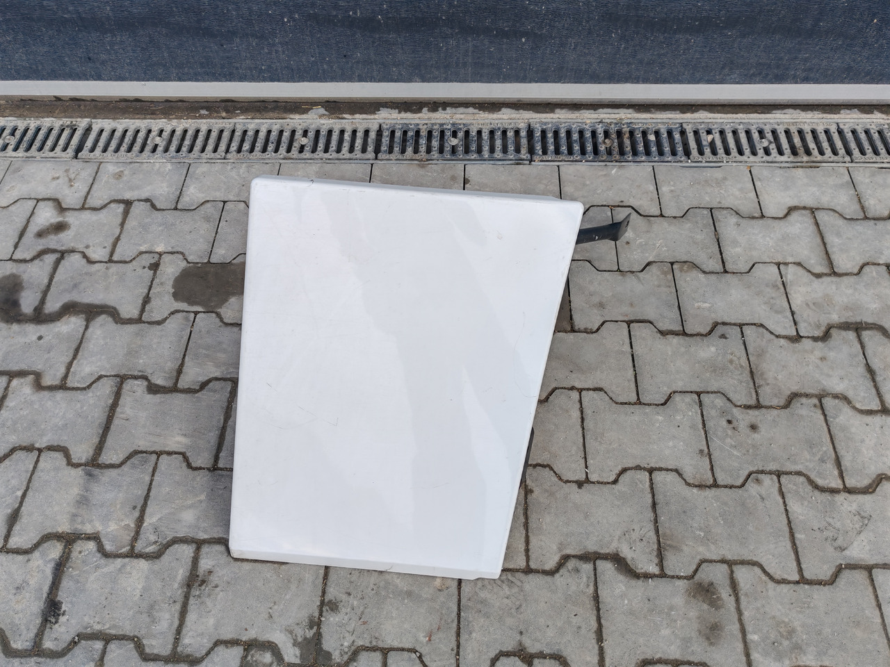 RENAULT RANGE T EURO 6 / HIGH CAB / RIGHT SPOILER EXTENDER - Аеродинамика/ Спојлер: слика 2 RENAULT RANGE T EURO 6 / HIGH CAB / RIGHT SPOILER EXTENDER - Аеродинамика/ Спојлер: слика 2