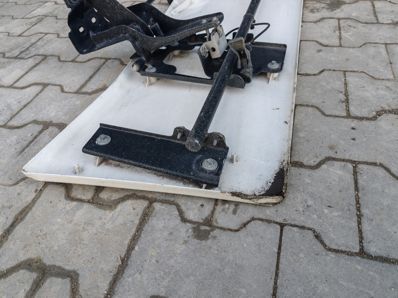 RENAULT RANGE T EURO 6 / HIGH CAB / RIGHT SPOILER - Аеродинамика/ Спојлер: слика 5 RENAULT RANGE T EURO 6 / HIGH CAB / RIGHT SPOILER - Аеродинамика/ Спојлер: слика 5