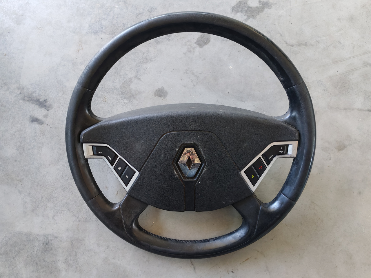 RENAULT RANGE T / STEERING WHEEL / 7484519945 - Волан: слика 1 RENAULT RANGE T / STEERING WHEEL / 7484519945 - Волан: слика 1
