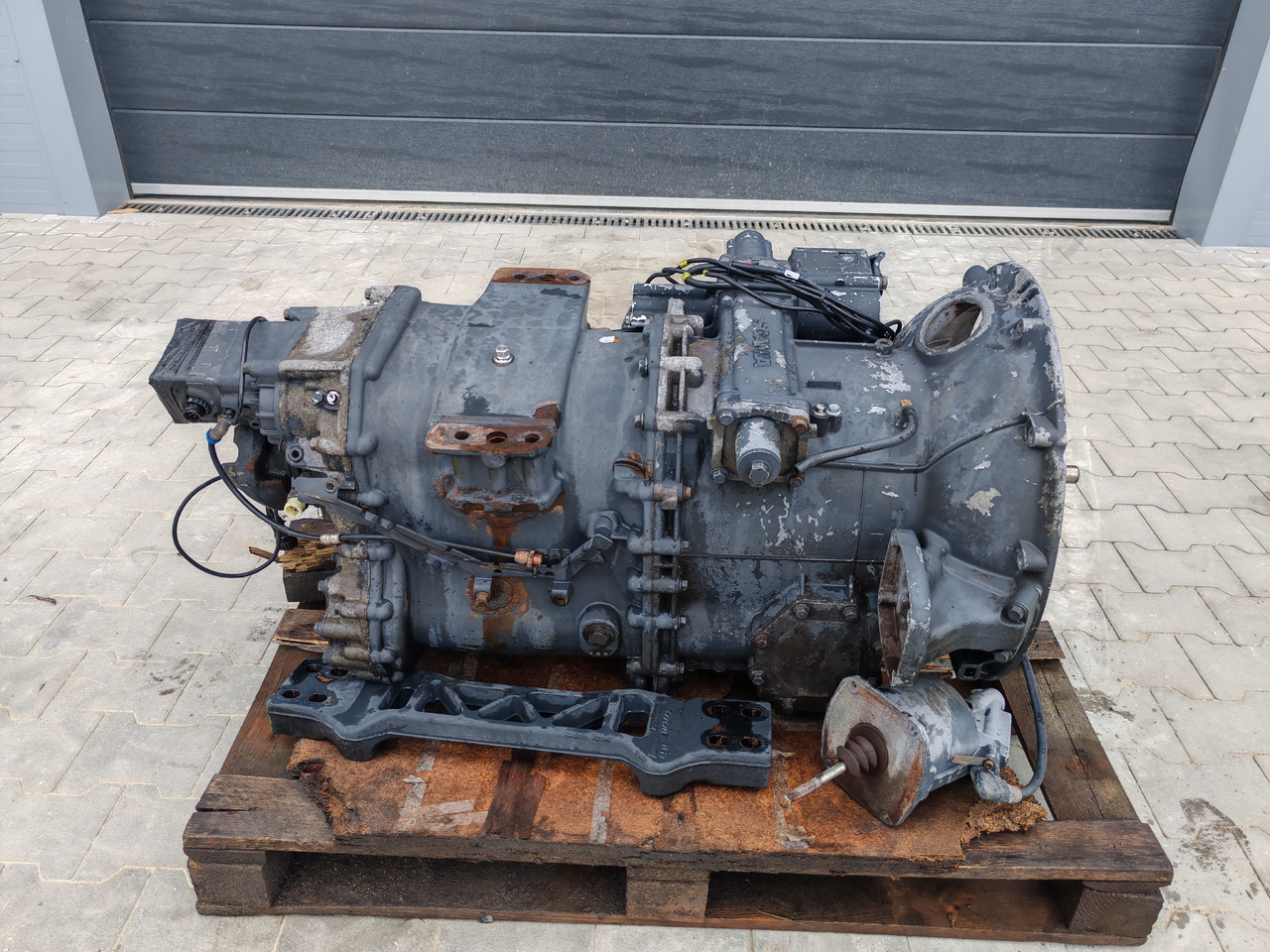 SCANIA GEARBOX / GRSO905 / COMPLETE / WORLDWIDE DELIVERY - Менувач: слика 1 SCANIA GEARBOX / GRSO905 / COMPLETE / WORLDWIDE DELIVERY - Менувач: слика 1