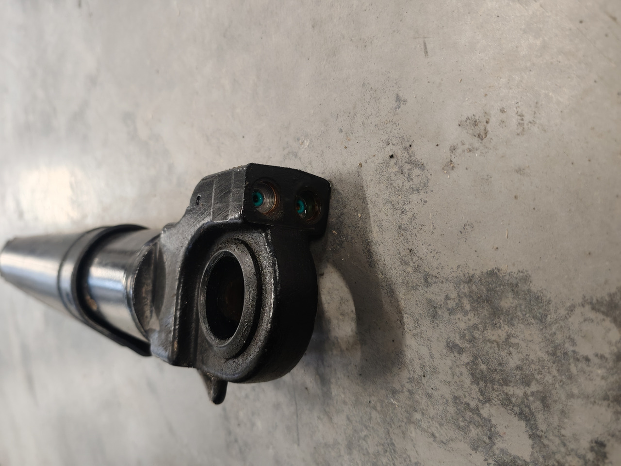 VOLVO FM5 EURO 6 / CAB TILT CYLINDER / 23583236 - Суспензија на кабината: слика 3 VOLVO FM5 EURO 6 / CAB TILT CYLINDER / 23583236 - Суспензија на кабината: слика 3