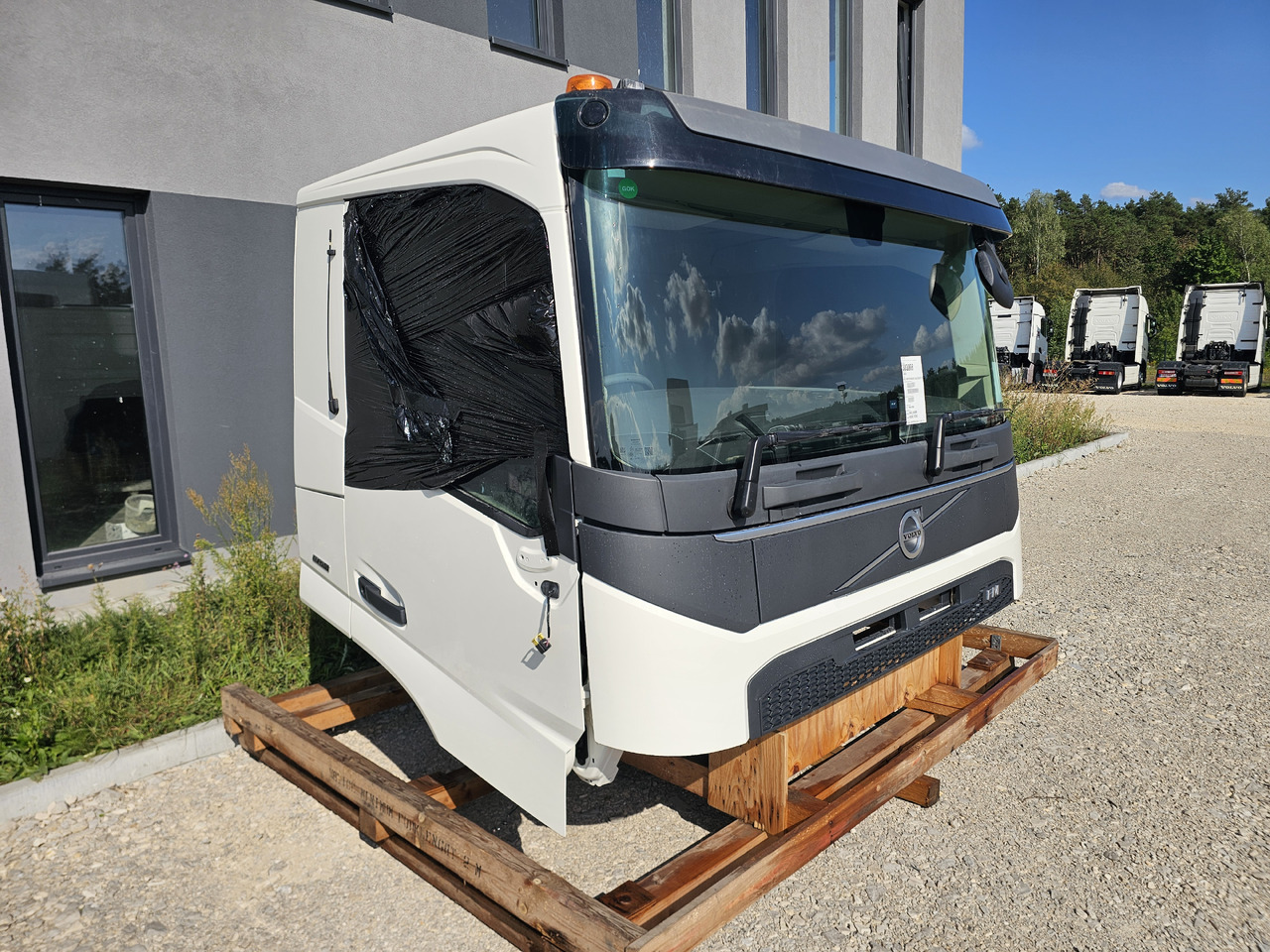 VOLVO FM5 FMX LOW DAY CAB / FULLY COMPLETE / BRAND NEW - Кабина: слика 4 VOLVO FM5 FMX LOW DAY CAB / FULLY COMPLETE / BRAND NEW - Кабина: слика 4