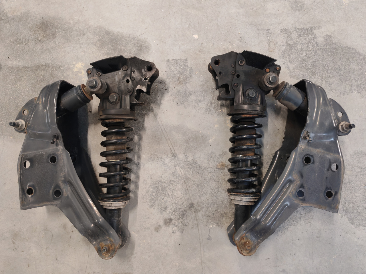 VOLVO FM5 / REAR CAB SUNSPENSION / 21171968 21172132 - Суспензија на кабината: слика 2 VOLVO FM5 / REAR CAB SUNSPENSION / 21171968 21172132 - Суспензија на кабината: слика 2