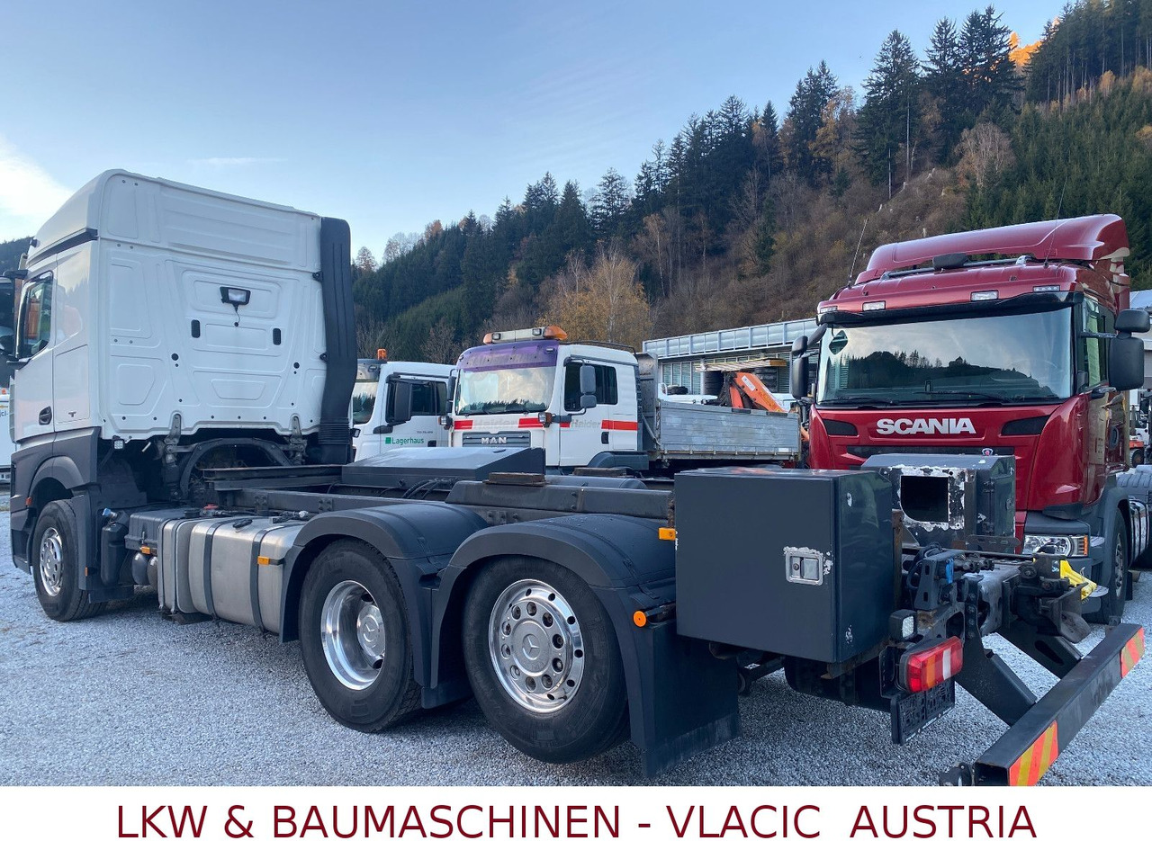 Mercedes-Benz Actros 963-0-C - Камион цистерна: слика 4 Mercedes-Benz Actros 963-0-C - Камион цистерна: слика 4