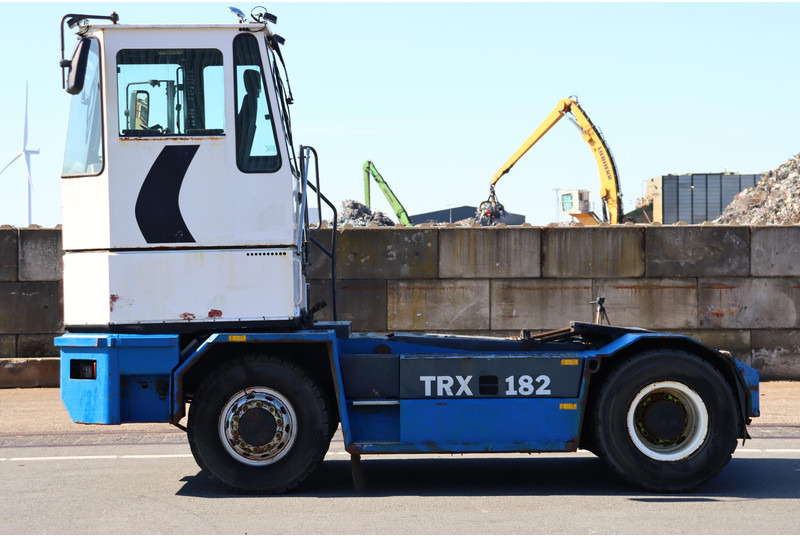 Kalmar TRX182A - Трактор на терминалот: слика 4 Kalmar TRX182A - Трактор на терминалот: слика 4