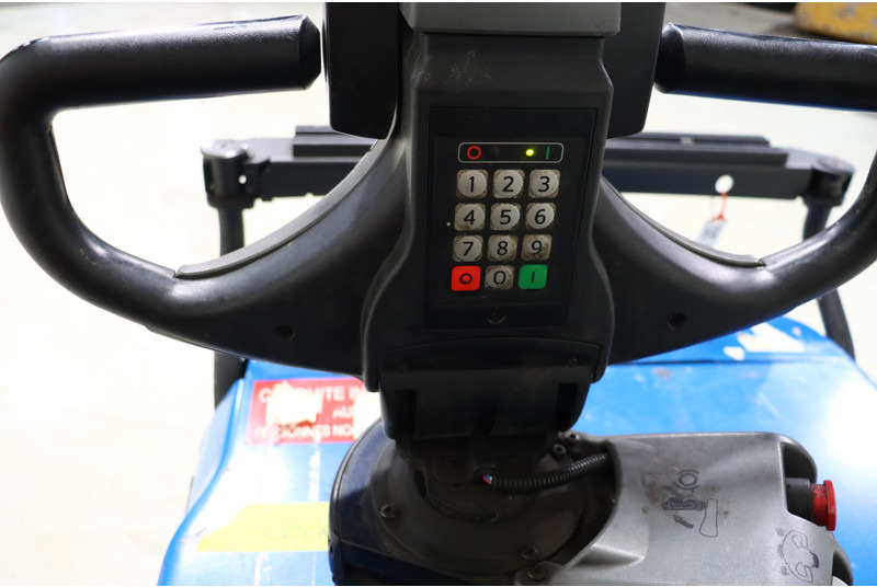 Toyota OSE120 - Вилушкар за подигање роба: слика 2 Toyota OSE120 - Вилушкар за подигање роба: слика 2