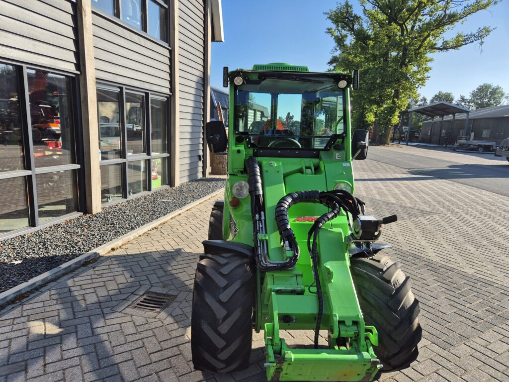 Земјоделски натоварувач AVANT 745 optidrive: слика 7